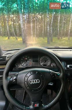 Седан Audi S8 1998 в 