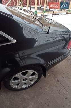 Седан Audi S8 1997 в 