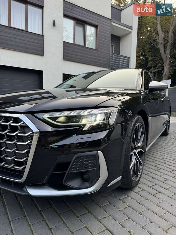 Седан Audi S8 2022 в Виннице