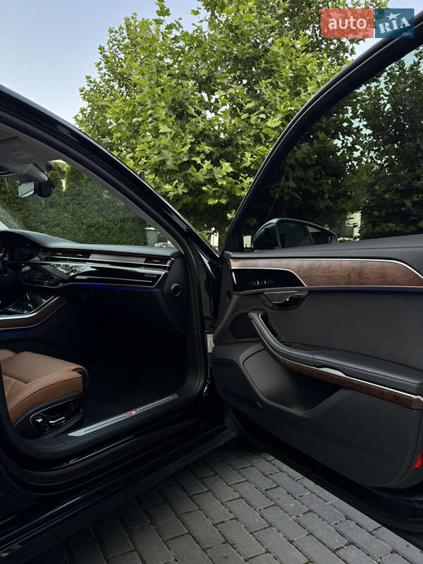 Седан Audi S8 2022 в Виннице