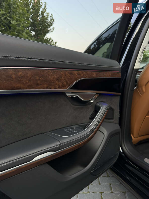 Седан Audi S8 2022 в Виннице