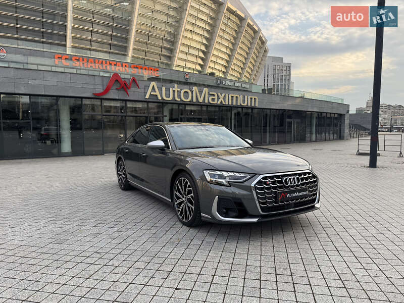 Седан Audi S8 2024 в 
