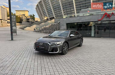 Седан Audi S8 2024 в 