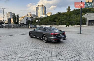Седан Audi S8 2024 в 