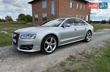 Седан Audi S8 2014 в 