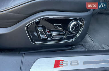Седан Audi S8 2012 в 