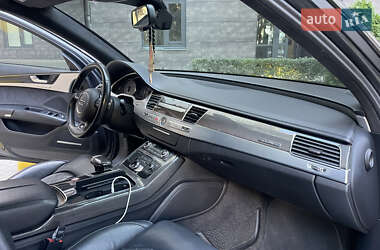 Седан Audi S8 2012 в 