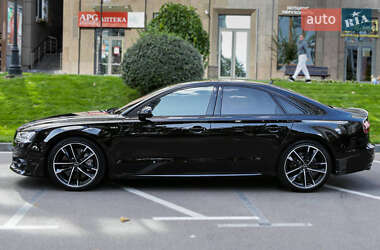 Седан Audi S8 2017 в 