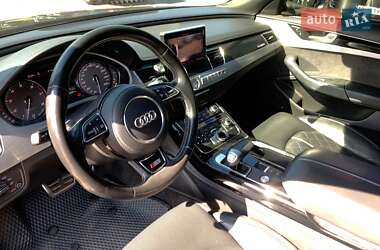 Седан Audi S8 2013 в 