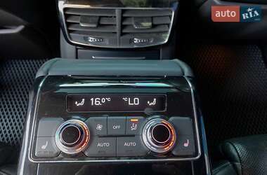 Седан Audi S8 2013 в 