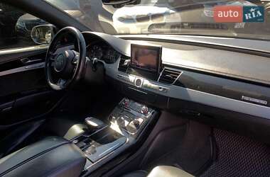 Седан Audi S8 2013 в 