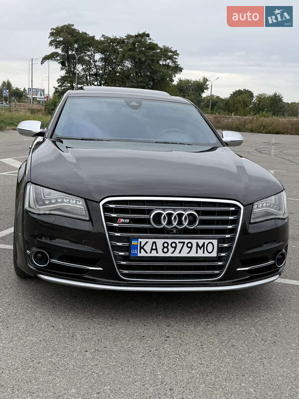 Седан Audi S8 2013 в 
