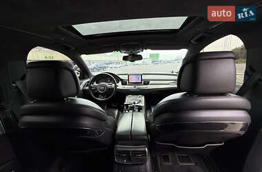 Седан Audi S8 2013 в 