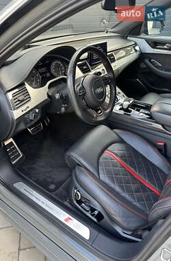 Седан Audi S8 2017 в 