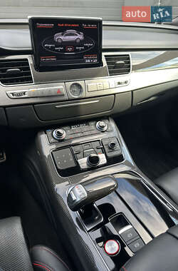Седан Audi S8 2017 в 