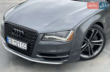 Седан Audi S8 2012 в 