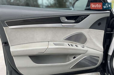 Седан Audi S8 2012 в 