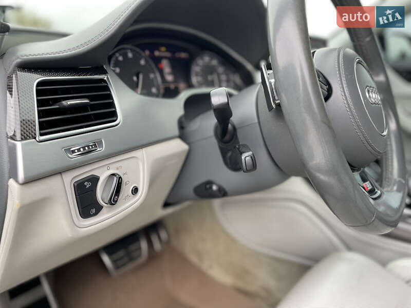 Седан Audi S8 2012 в Києві