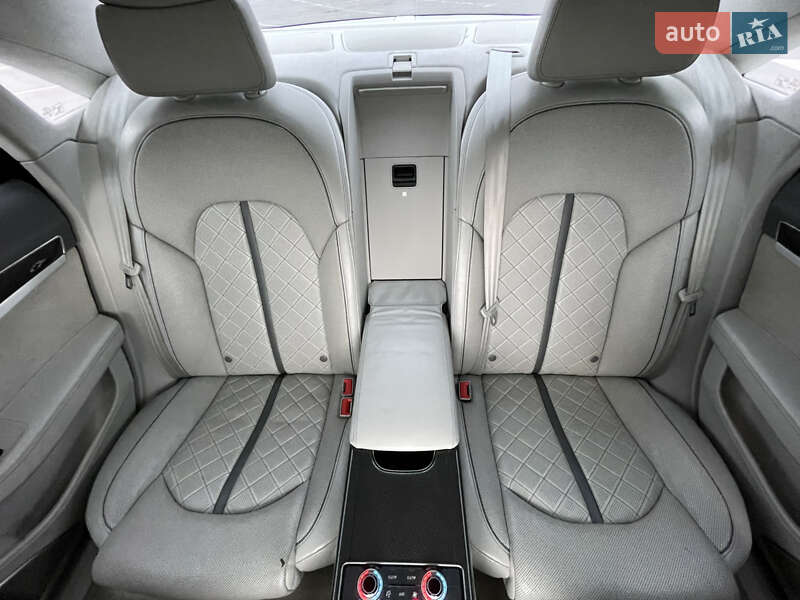 Седан Audi S8 2012 в Києві