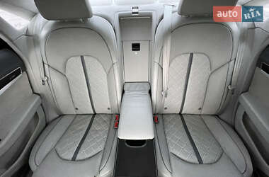 Седан Audi S8 2012 в 