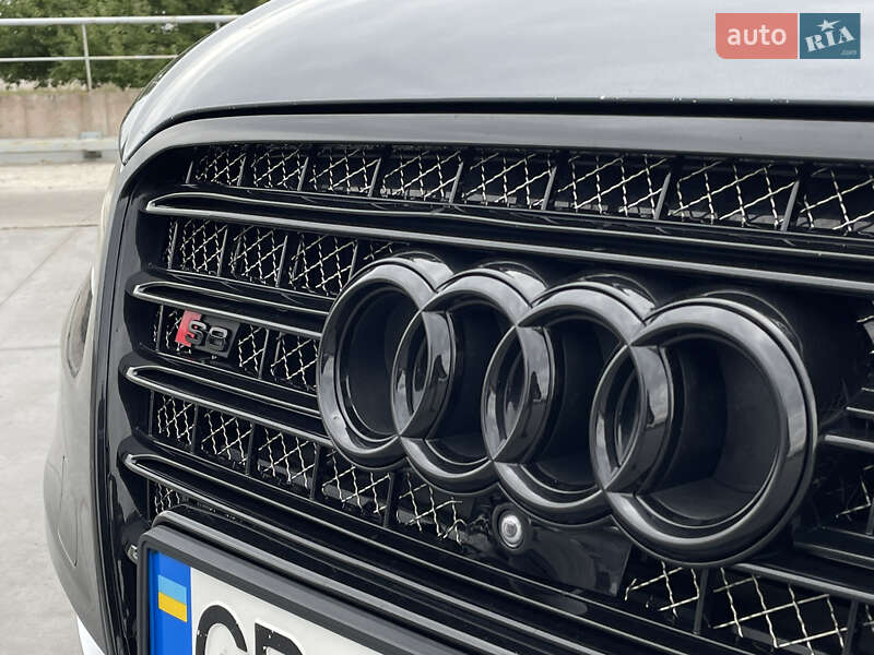 Седан Audi S8 2012 в Києві