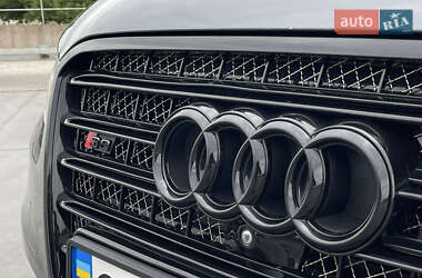 Седан Audi S8 2012 в 