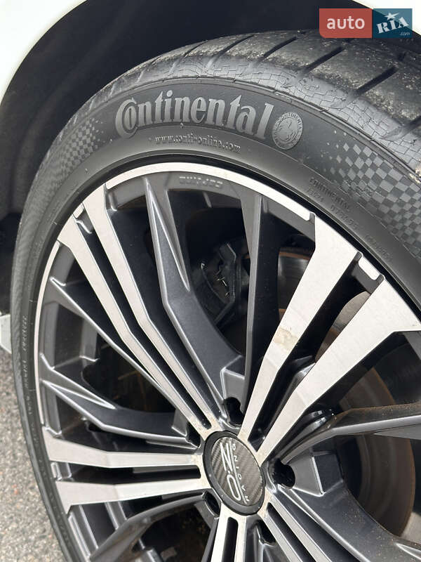 Седан Audi S8 2014 в Вінниці