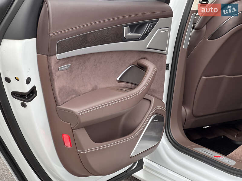 Седан Audi S8 2014 в Вінниці
