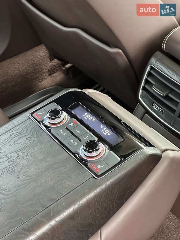 Седан Audi S8 2014 в Вінниці