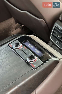 Седан Audi S8 2014 в 
