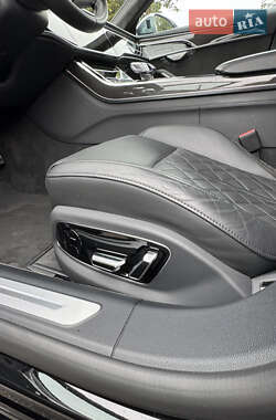 Седан Audi S8 2020 в 