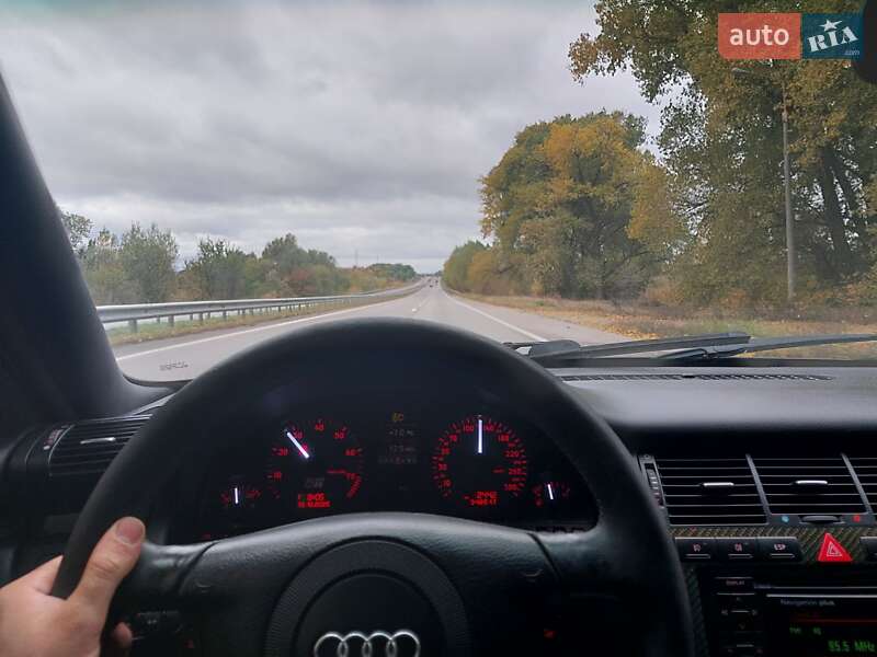 Седан Audi S8 2000 в Києві