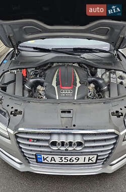 Седан Audi S8 2014 в 