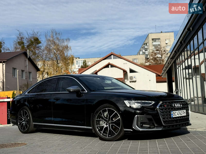 Седан Audi S8 2022 в Львове