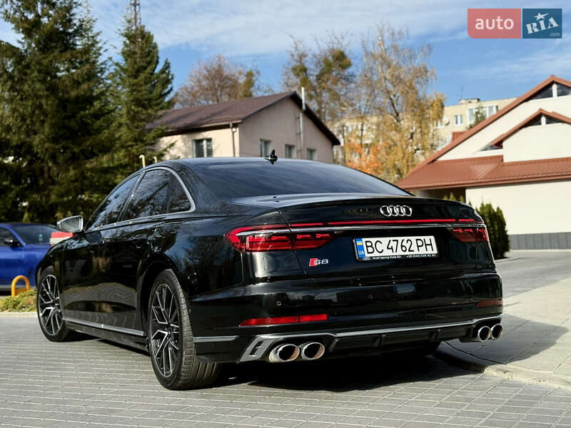 Седан Audi S8 2022 в Львове