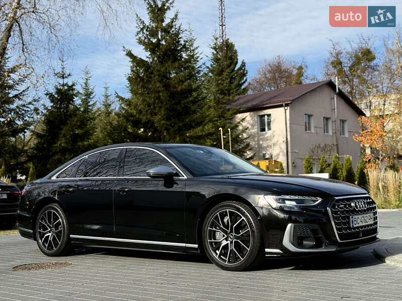 Седан Audi S8 2022 в Львове