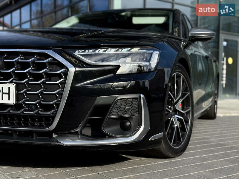 Седан Audi S8 2022 в Львове