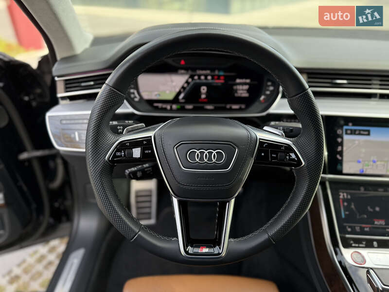 Седан Audi S8 2022 в Львове