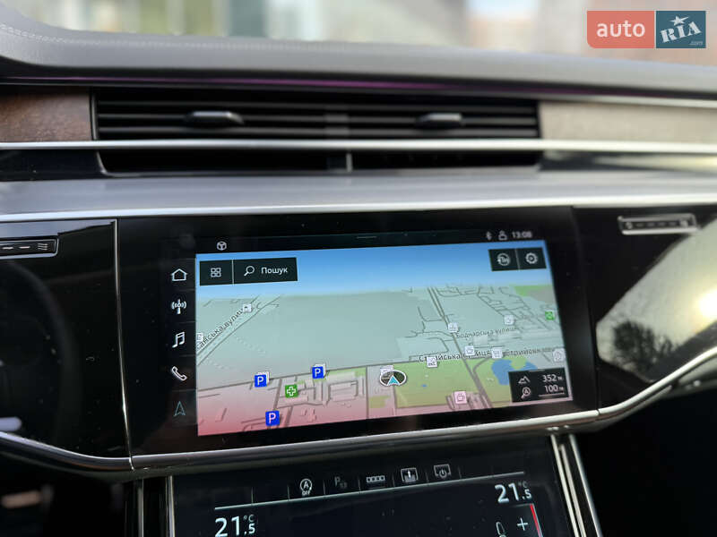 Седан Audi S8 2022 в Львове