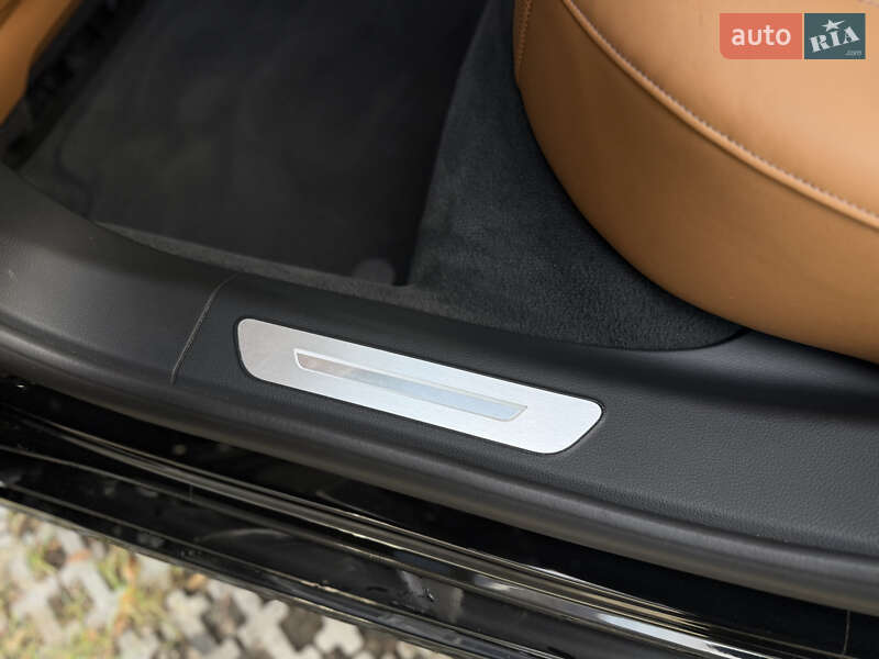 Седан Audi S8 2022 в Львове