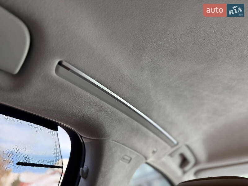 Седан Audi S8 2022 в Львове