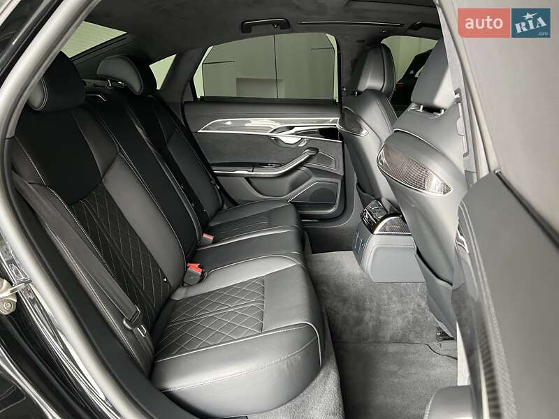 Седан Audi S8 2022 в Києві