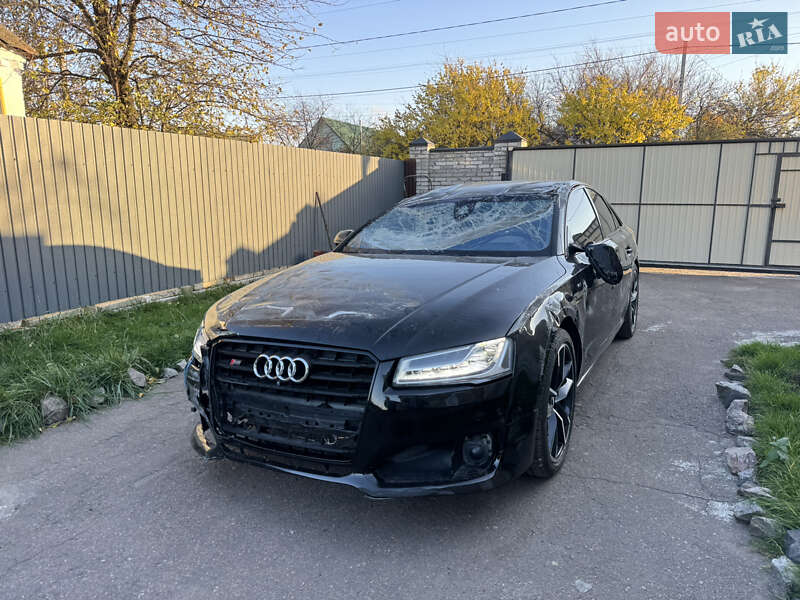 Седан Audi S8 2017 в Гребенках