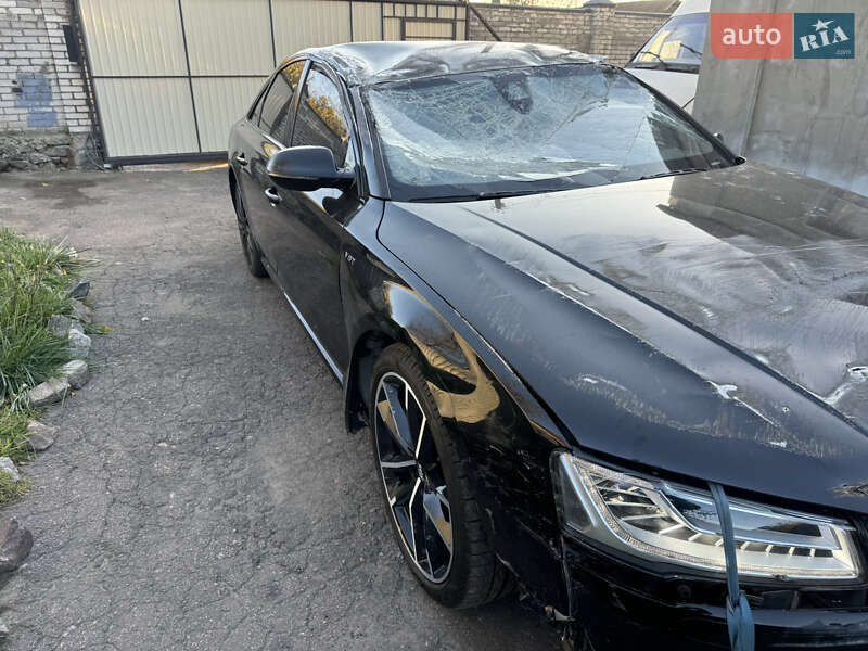 Седан Audi S8 2017 в Гребенках