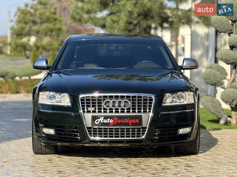 Седан Audi S8 2010 в Одесі
