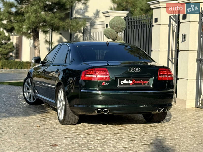 Седан Audi S8 2010 в Одесі