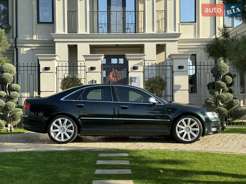 Седан Audi S8 2010 в Одесі