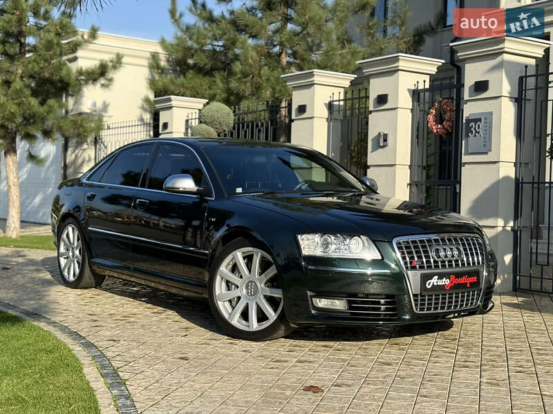Седан Audi S8 2010 в Одесі