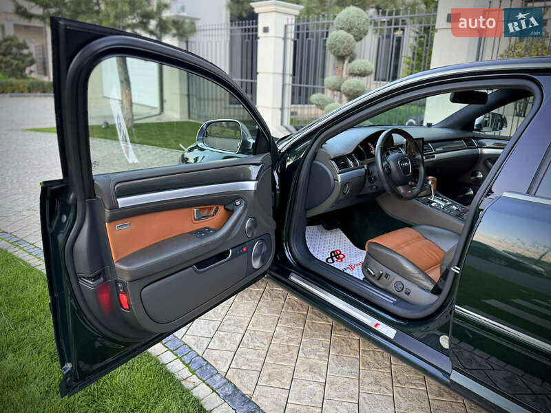Седан Audi S8 2010 в Одесі