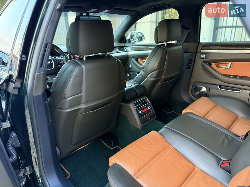 Седан Audi S8 2010 в Одесі